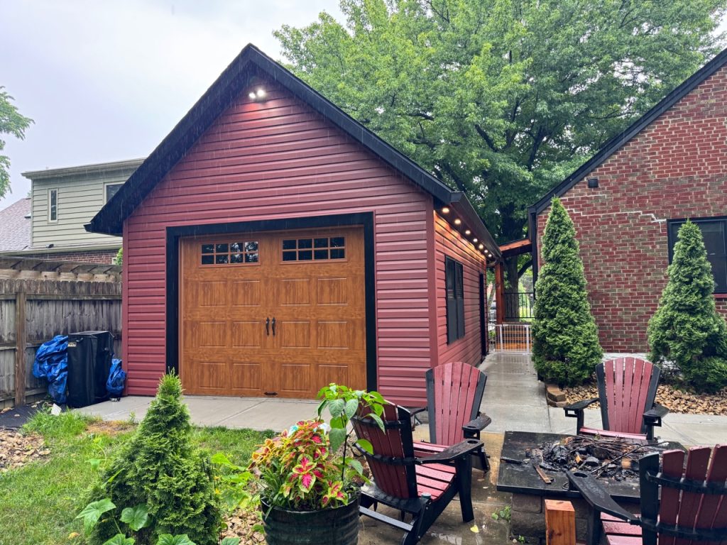 16x25 Garage with porch 1