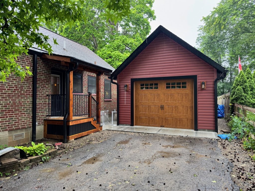 16x25 Garage with porch